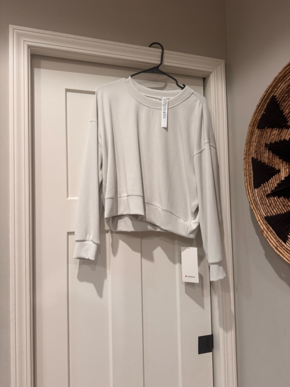 Lululemon softstreme sweatshirt, size 8. NWT